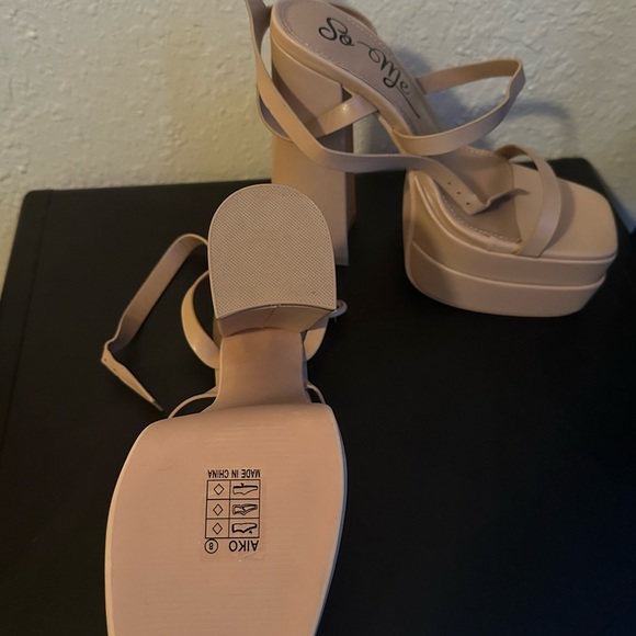 Nude chunky heels. - Picture 2 of 5